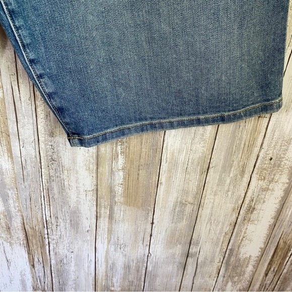 NWT Nili Lotan Julie Faded Wash Knee Shorts - Picture 5 of 8